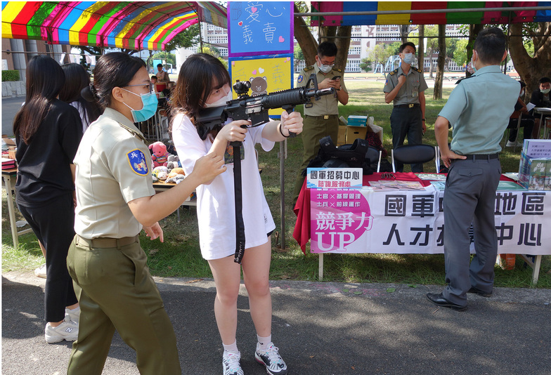 1101028 校慶園遊會愛心義賣暨國軍人才招募活動